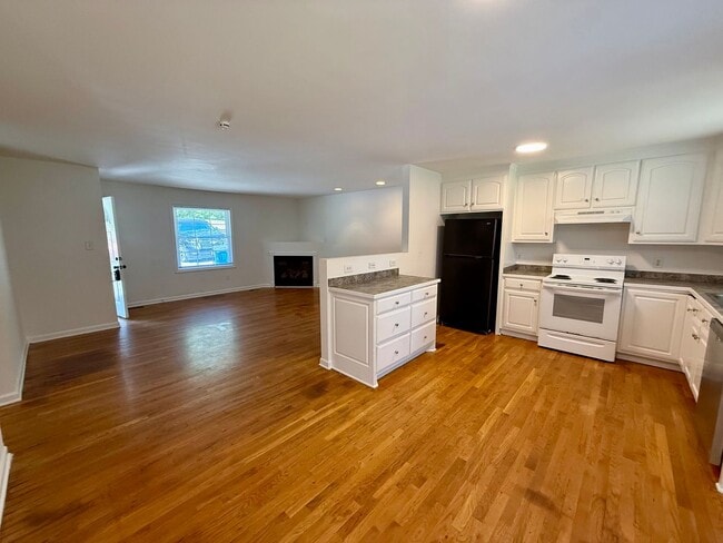 Building Photo - 218 Hickory Forest Rd