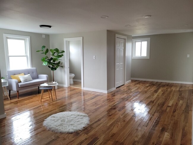 Building Photo - Single-Family Living in Killingly