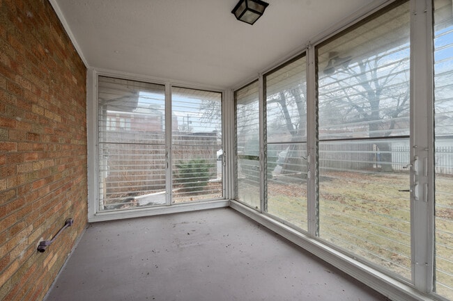 Building Photo - 5840 N Kimball Ave