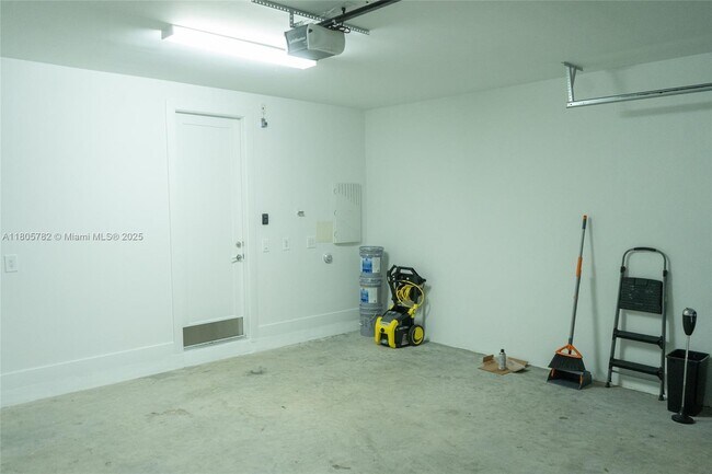 Building Photo - 10360 NW 64th St