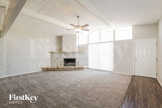 Building Photo - 6301 Fairwood Ave