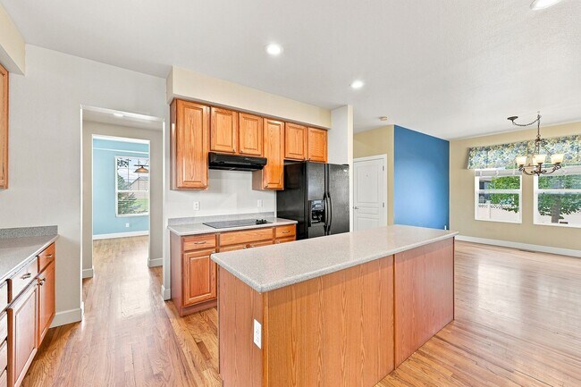 Building Photo - 2202 Hanham Dr