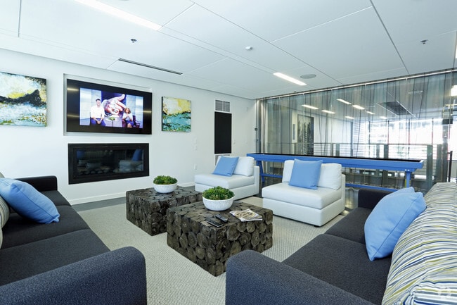 Interior Photo - 8th + Republican