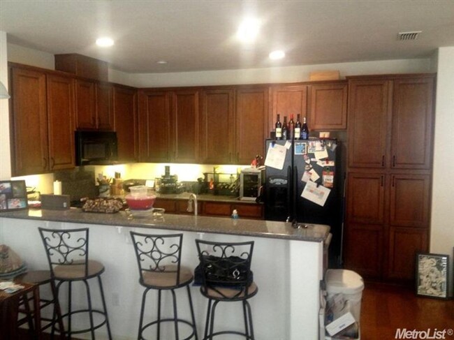 Building Photo - Adorable 2/2 Natomas Condo!  PLEASE READ E...