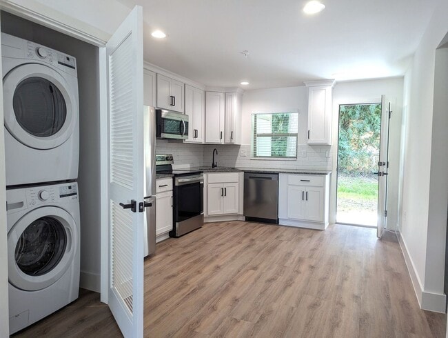 Building Photo - Welcome to San Marco Sq Apartments - NOW OFFERING a 12mo Lease for this amazing 1 bedroom apartme...