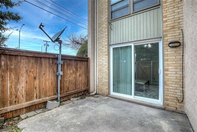 Building Photo - 12802 Midway Rd