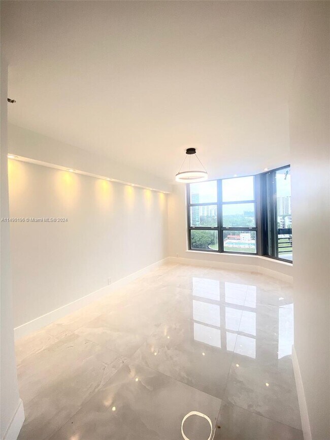 Building Photo - 3530 Mystic Pointe Dr