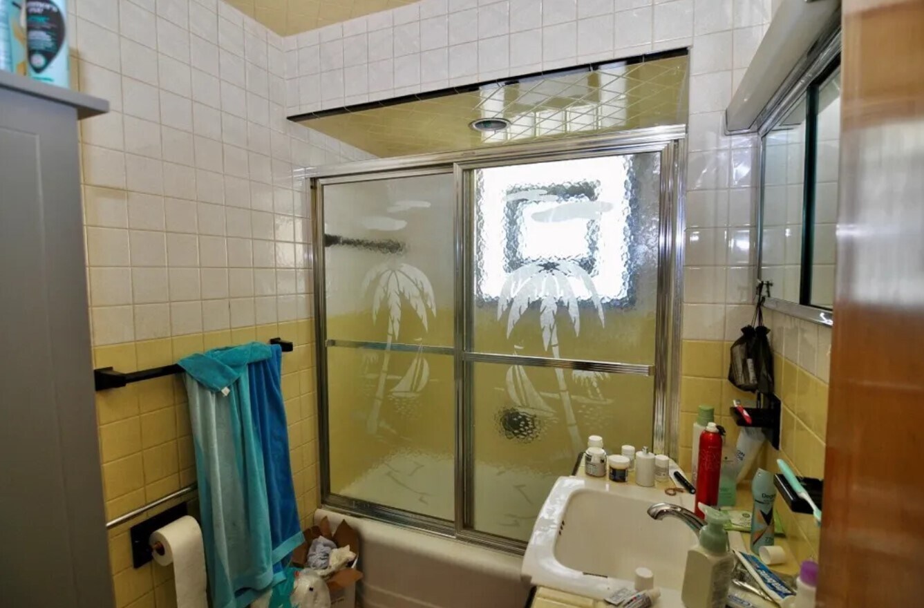 Building Photo - 109 Beethoven St