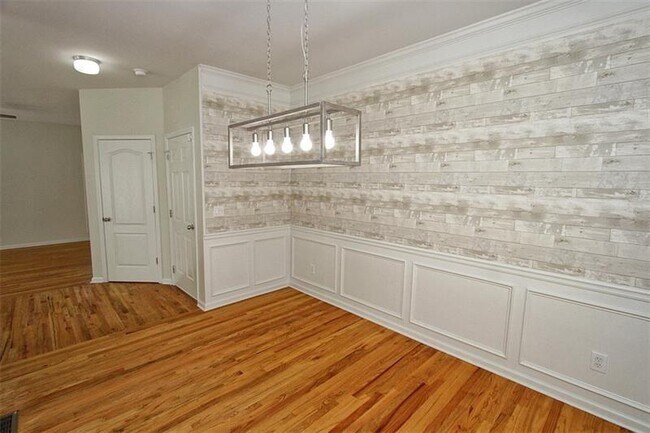 Building Photo - 2210 Orchard Park Cir NW