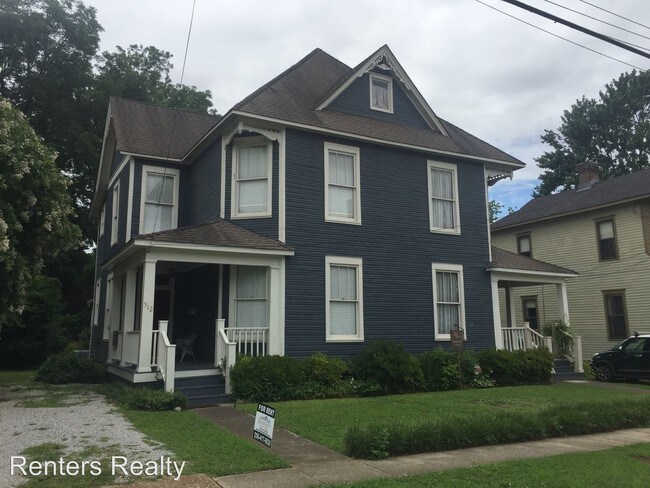 Primary Photo - 512 Clinton Ave E