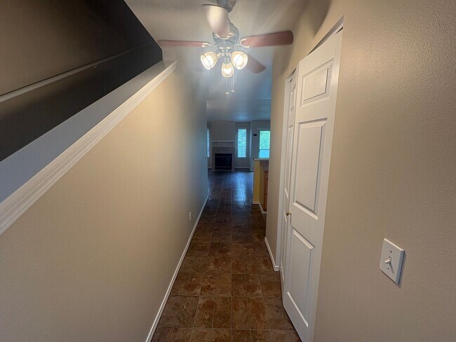 Building Photo - 12549 Roosevelt Way NE