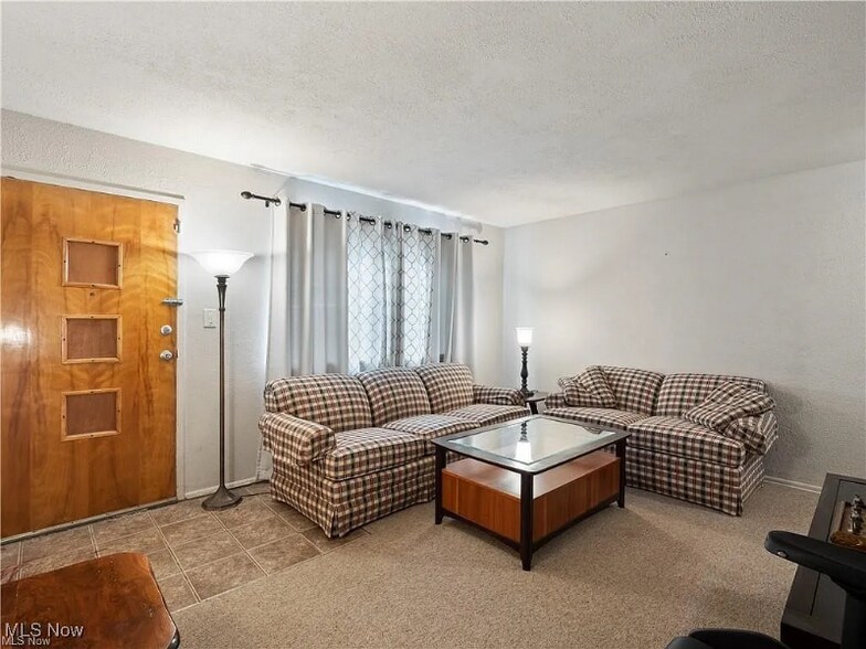 Building Photo - 194 Dalepark Dr