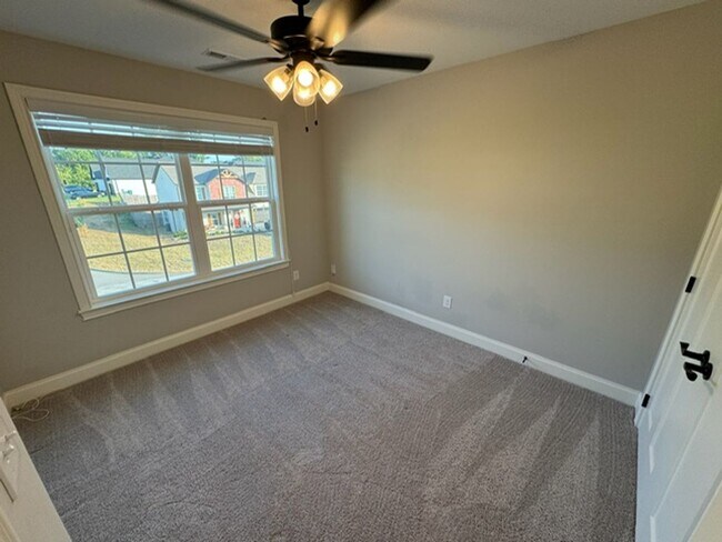 Building Photo - Knoxville 37920 - **COMING AVAILABLE August 1st** Beautiful single family home located in South K...