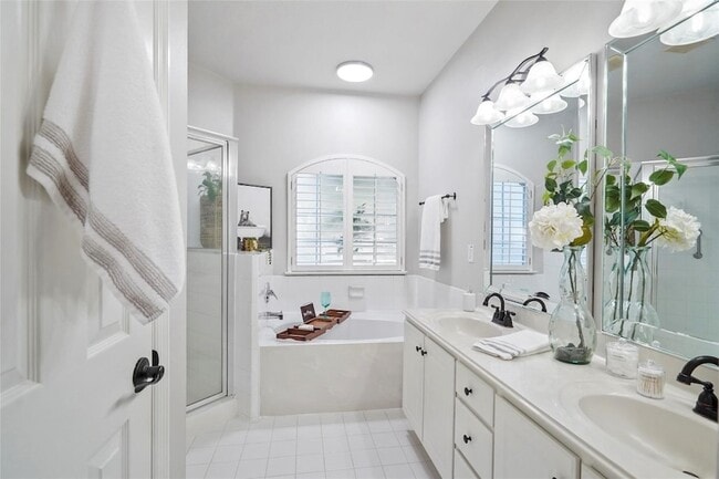 Building Photo - 2351 Summit Way Ct