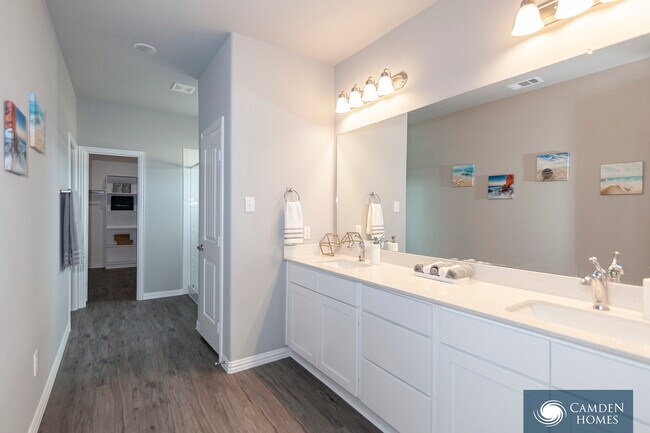 Building Photo - 1435 Waterview Dr