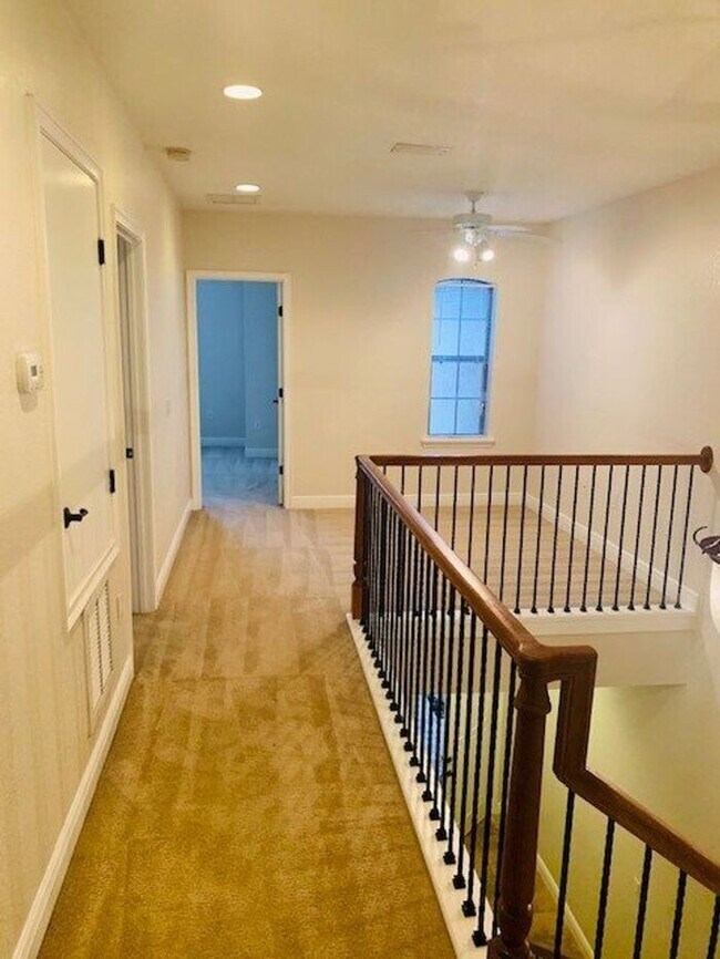 Building Photo - Gated Community of La Fortuna in Kissimmee