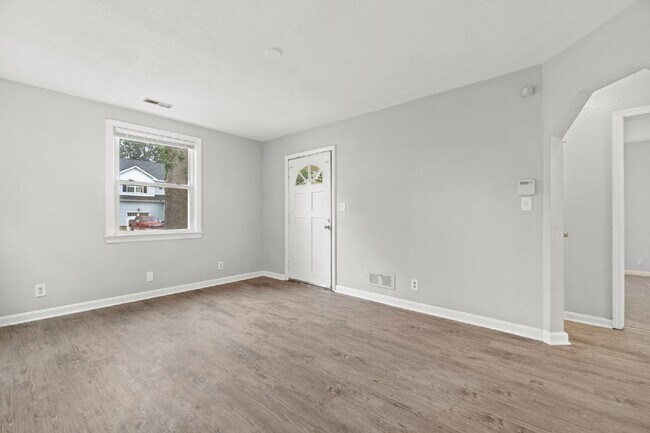 Building Photo - ADORABLE 3 BEDROOM 1 BATH RANCH HOUSE