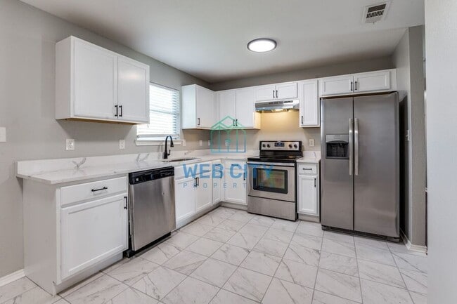 Building Photo - 2429 Kemp St