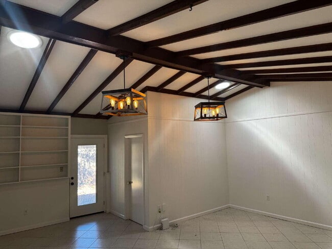 Building Photo - 32 Bay Dr SE