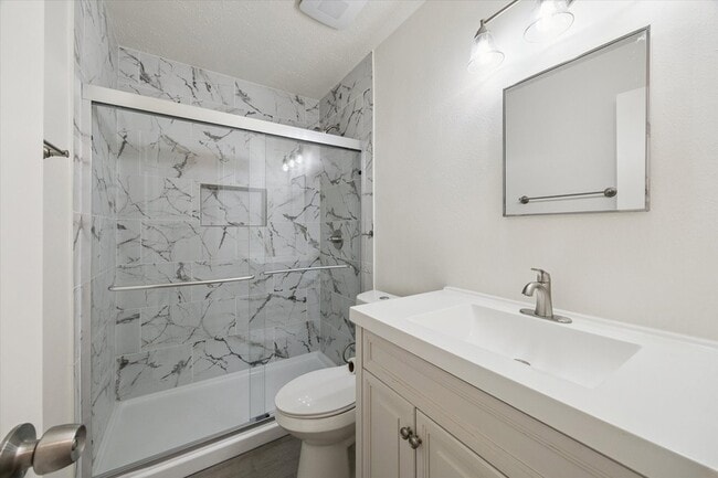 Building Photo - 9327 Crescent Moon Dr