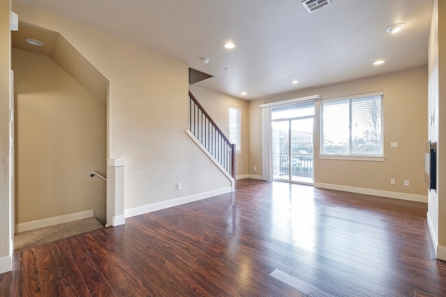 Building Photo - 14427 SW Meridian St