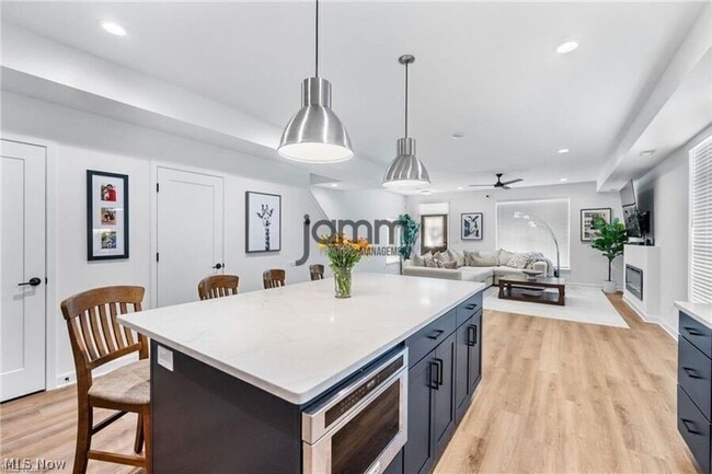 Building Photo - 12203 Ashbury Ave