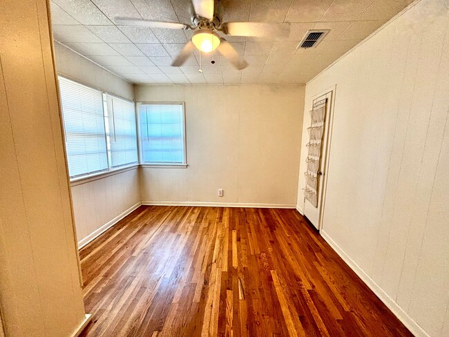 Building Photo - Move in special 2nd months rent $350 off