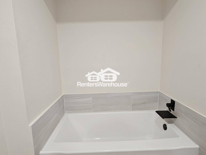 Building Photo - 16627 Aldenham Pl