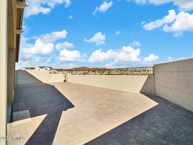 Building Photo - 5863 N 86th Ln