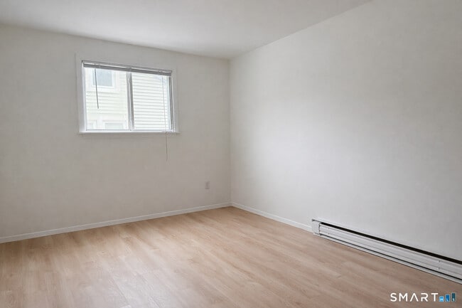 Building Photo - 1A Bostwick Arms