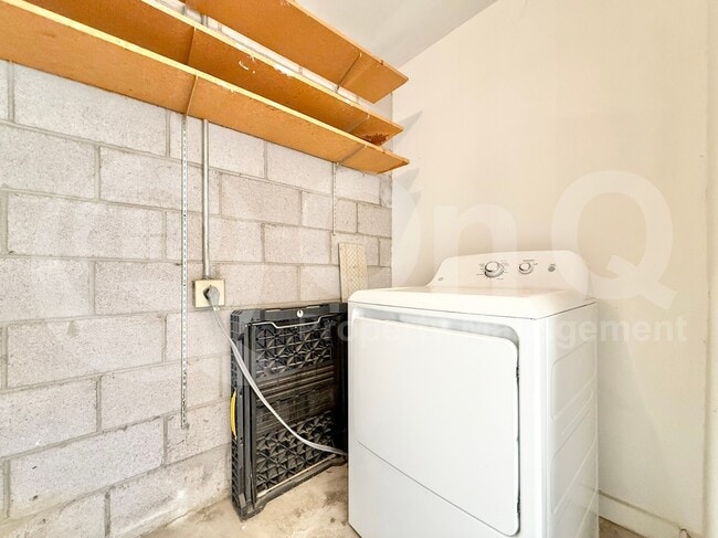 Building Photo - 2113 E Dunbar Dr
