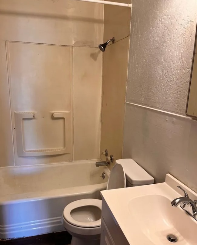 Building Photo - 2713 W Maine St