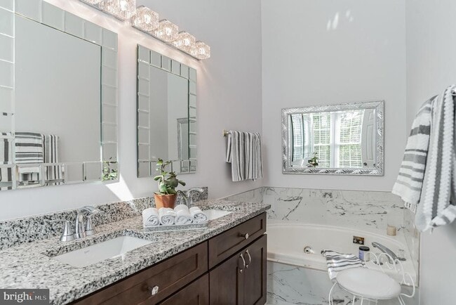 Building Photo - 6156 Wellington Commons Dr