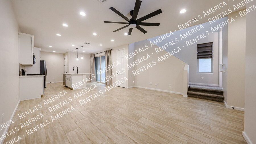 Building Photo - 2858 N Evergreen St