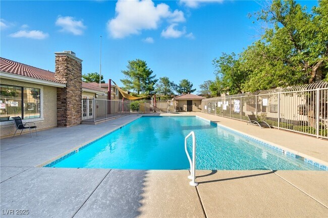 Building Photo - 7200 W Pirates Cove Rd
