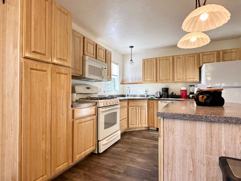 Building Photo - 12 River Falls Dr