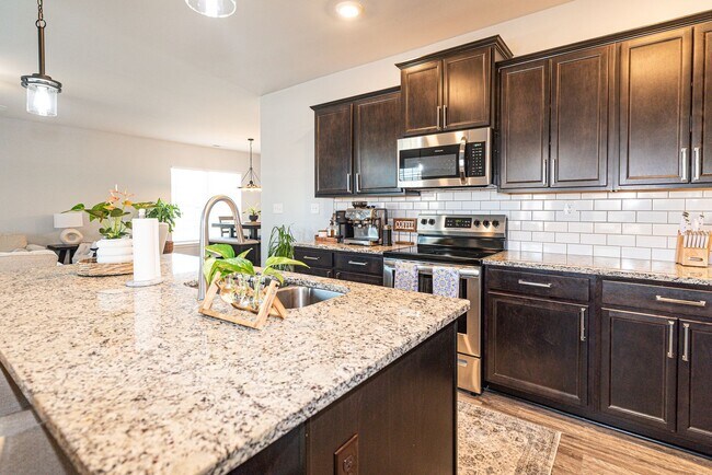 Building Photo - Spacious 4-Bedroom, 2.5-Bath Home for Rent...