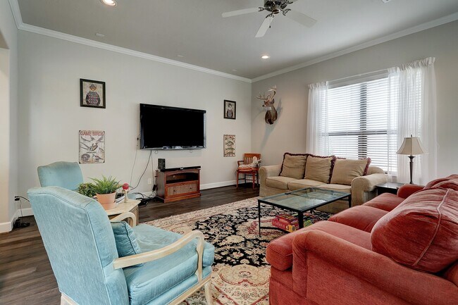 Building Photo - 5326 Larkin St