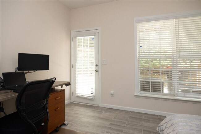 Building Photo - 1654 Wehunt Pl