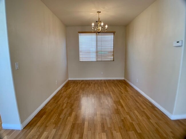 Building Photo - 9679 Ridgebluff Ave