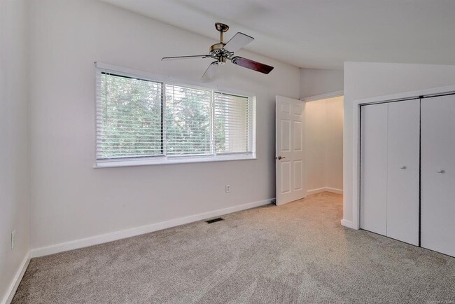 Building Photo - 106 Harrops Glen