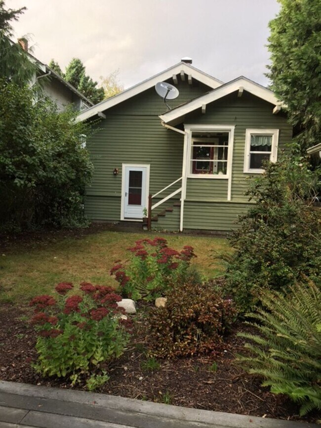 Wallingford Duplex Unit 1215 N 44th St Seattle WA 98103 Apartment