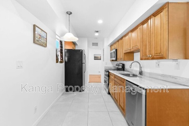 Building Photo - 3450 S Olive Ave