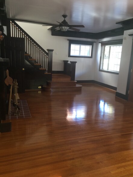 Building Photo - 5702 Carlton Way