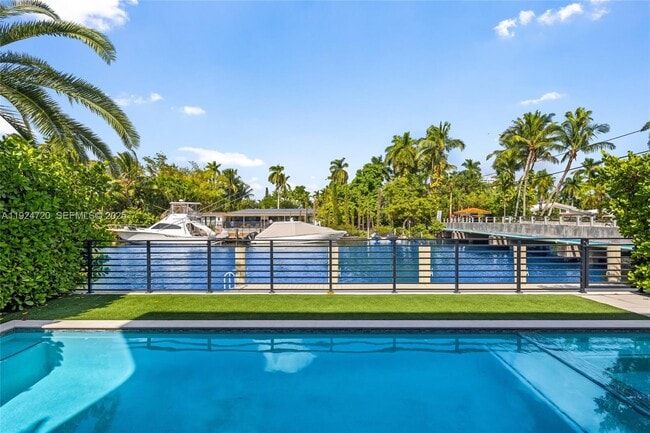 Building Photo - 895 NE 76th St