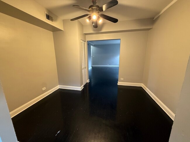 Building Photo - 7344 N Damen Ave