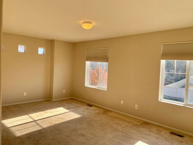 Building Photo - Gorgeous 2 Bedroom + Den, 2 Bathroom Home in Thompson River Ranch!