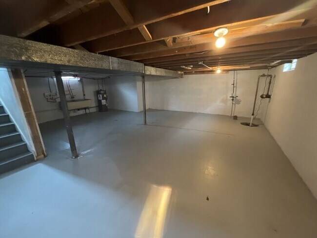 Building Photo - Brick Ranch Single Family Home