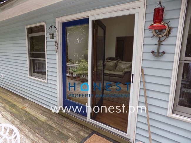 Building Photo - 43 Sunset Dr