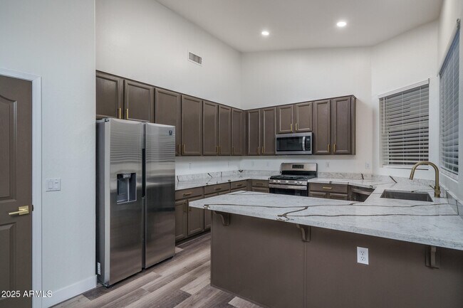Building Photo - 4609 E Pinnacle Vista Dr